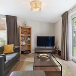 Modern 3Br Flat Quick Links To Ldn & Heathrow