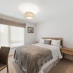 Modern 3Br Flat Quick Links To Ldn & Heathrow
