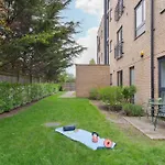 Modern 3Br Flat Quick Links To Ldn & Heathrow