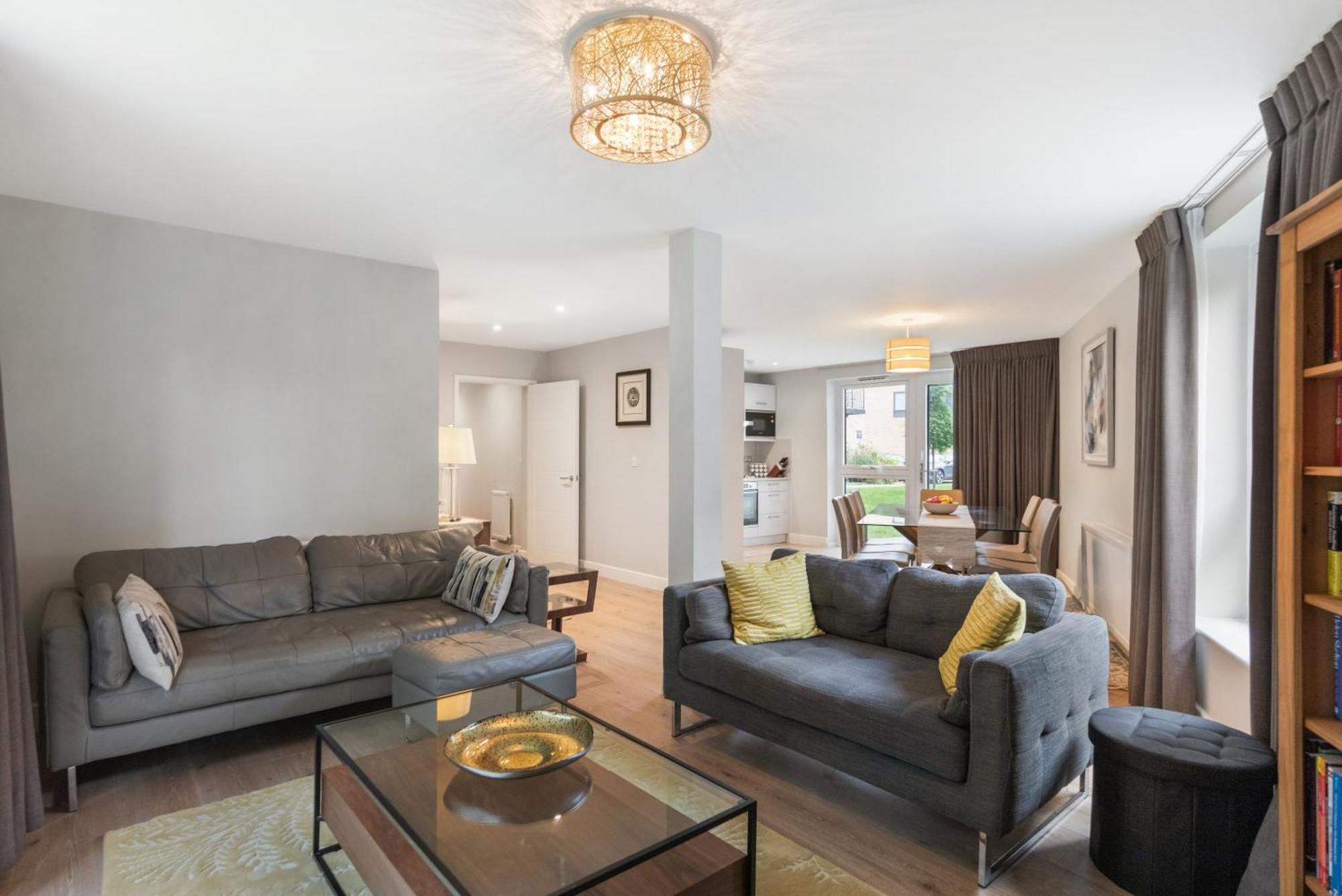 Modern 3br Flat Quick Links To Ldn & Heathrow