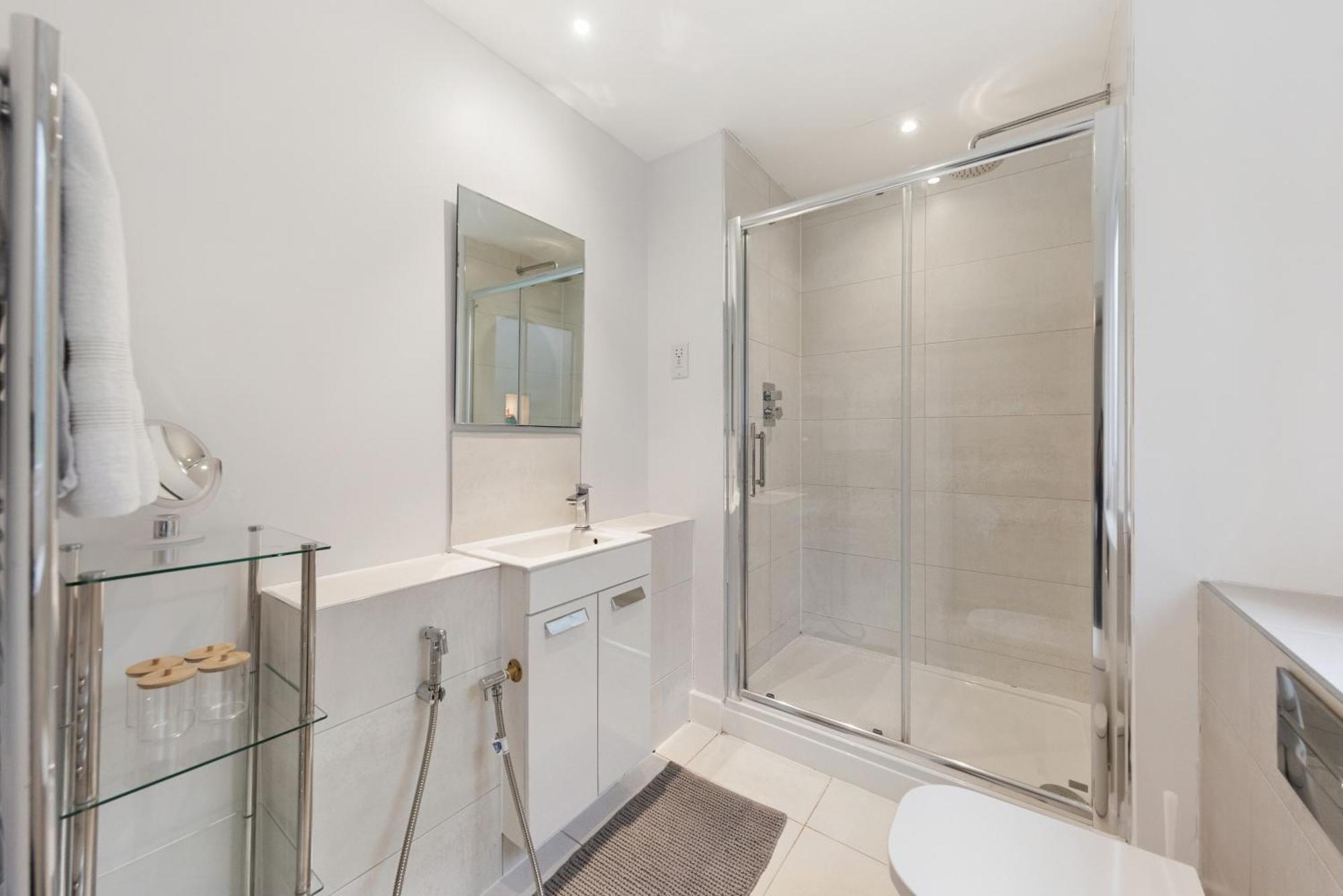 Apartment Modern 3br Flat Quick Links To Ldn & Heathrow *