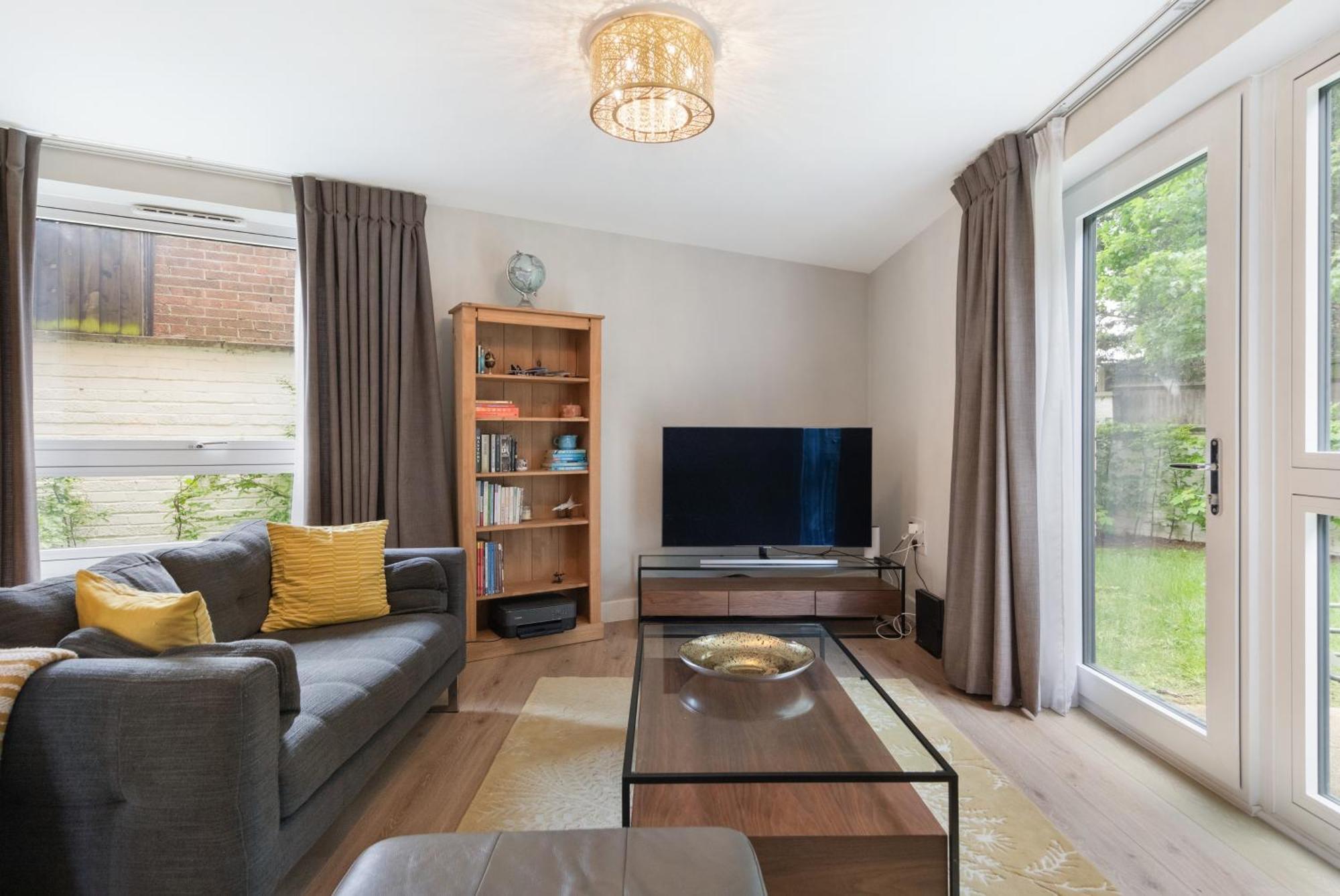 Modern 3br Flat Quick Links To Ldn & Heathrow