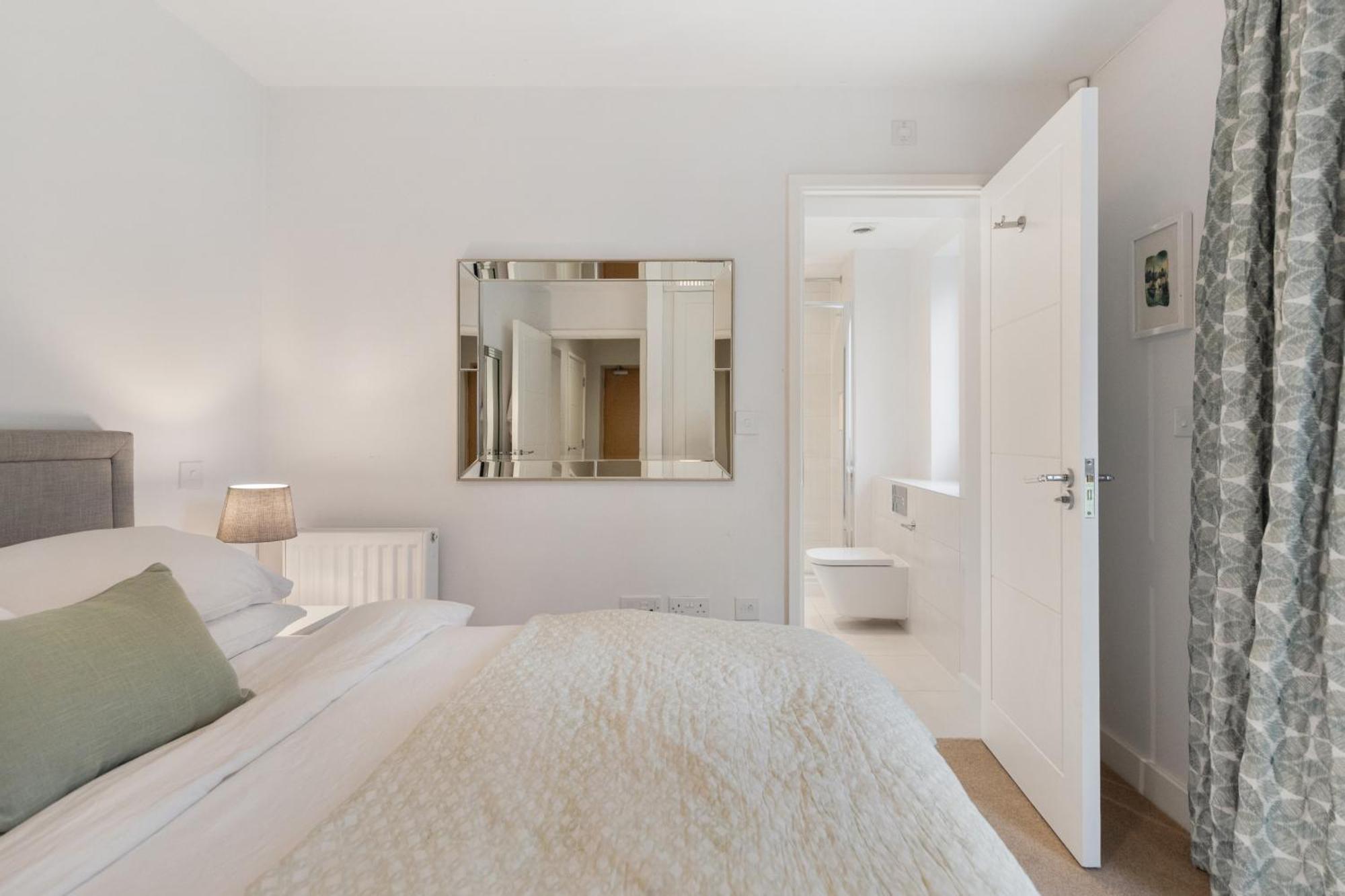 Apartment Modern 3br Flat Quick Links To Ldn & Heathrow *
