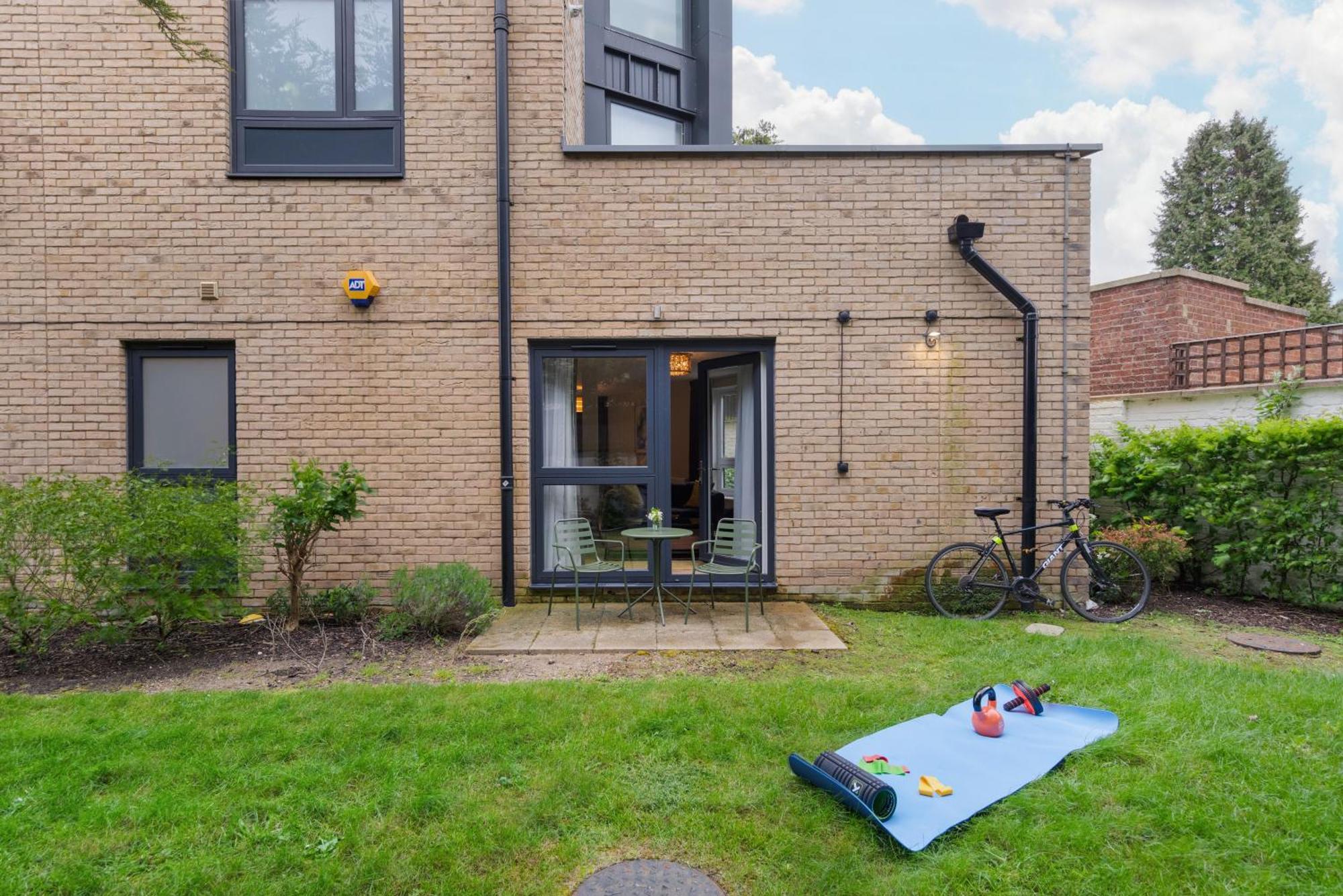 Apartment Modern 3br Flat Quick Links To Ldn & Heathrow *